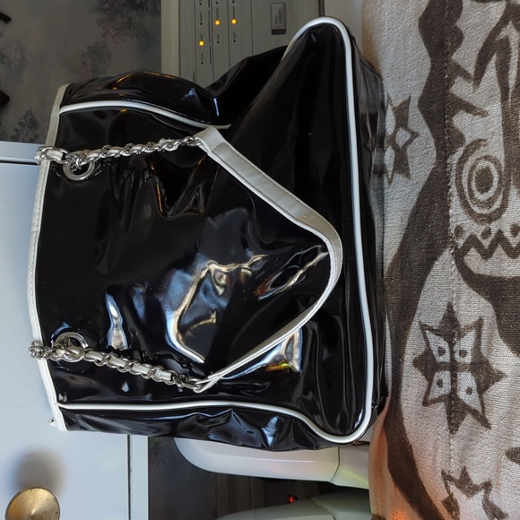 Purse patent leather. Good condition. - Picture 2 of 4